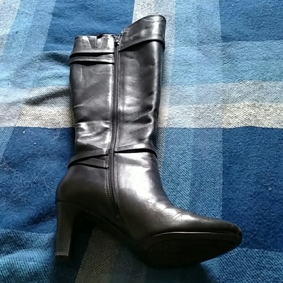 Back boots and never worn!! - Picture 3 of 3